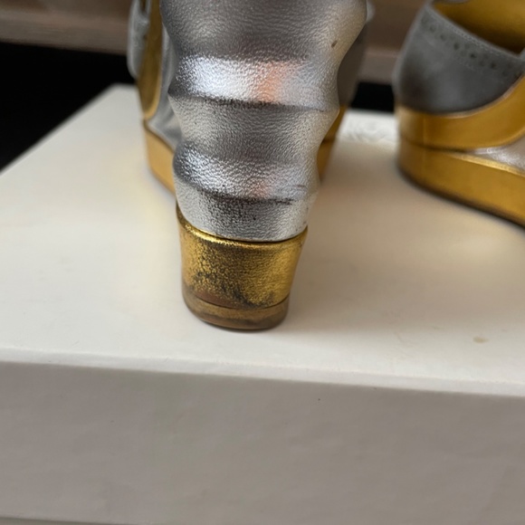 VINTAGE YSL Size 7.5 Grey suede gold/silver wedge with T/strap - Picture 11 of 12